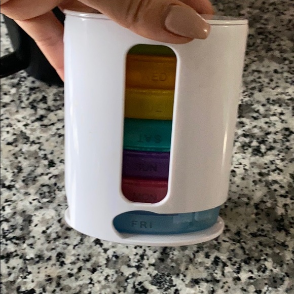 Pill dispenser - Picture 4 of 6